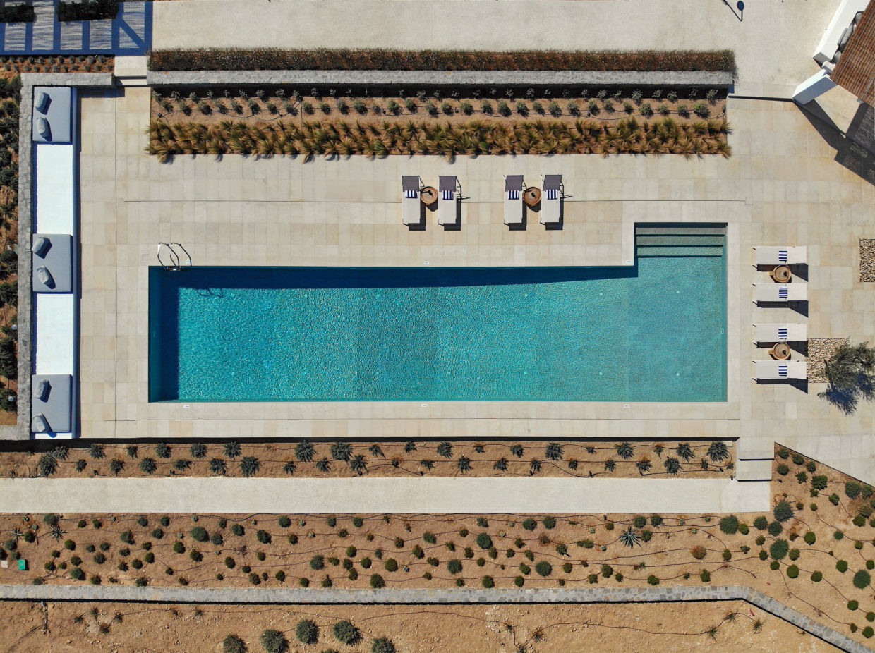 LUXURY POOLS